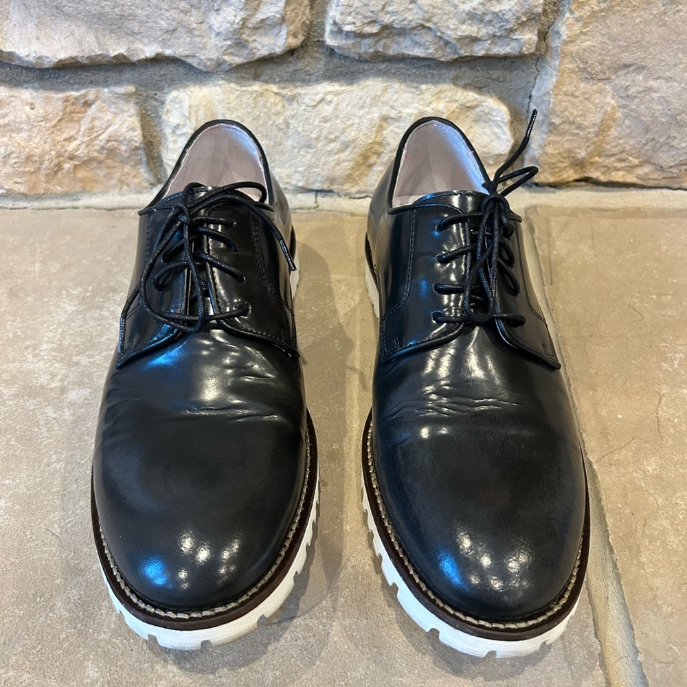 Kenneth Cole Black Glossy Oxfords with White Soles